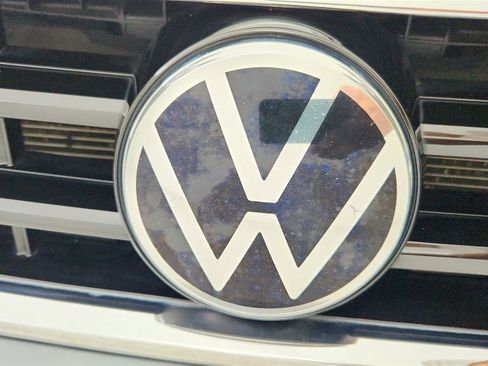 Used 2023 Volkswagen Tiguan SE R-Line image 28