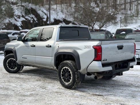 Used 2024 Toyota Tacoma TRD Off-Road image 3