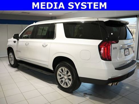 Used 2023 GMC Yukon XL Denali image 4