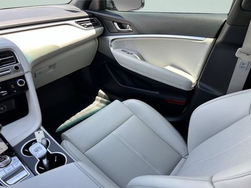 Used 2025 Genesis G70 2.5T RWD image 12