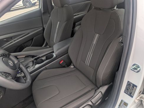 Used 2025 Hyundai Elantra SEL image 9