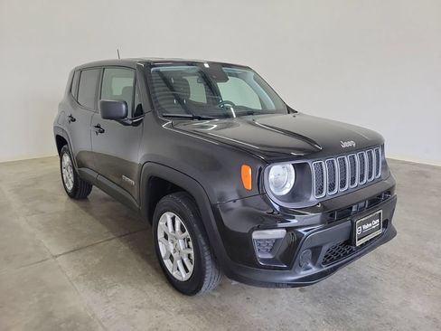 Used 2023 Jeep Renegade Latitude AWD/4WD image 4