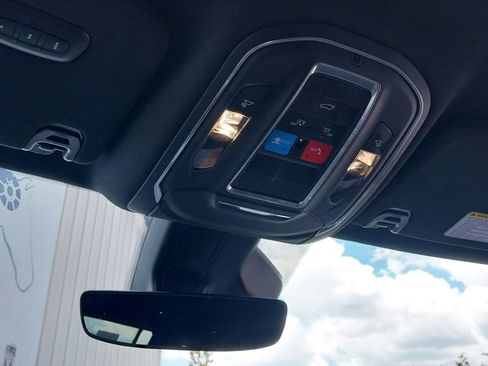 Used 2023 Jeep Wagoneer L Series II image 36