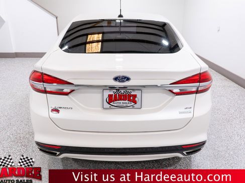 Used 2017 Ford Fusion SE image 4