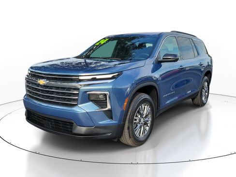 Used 2024 Chevrolet Traverse LT w/ LPO, Floor Liner Package FWD image 3