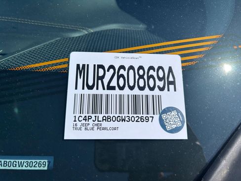 Used 2016 Jeep Cherokee Sport w/ Cold Weather Group FWD image 32