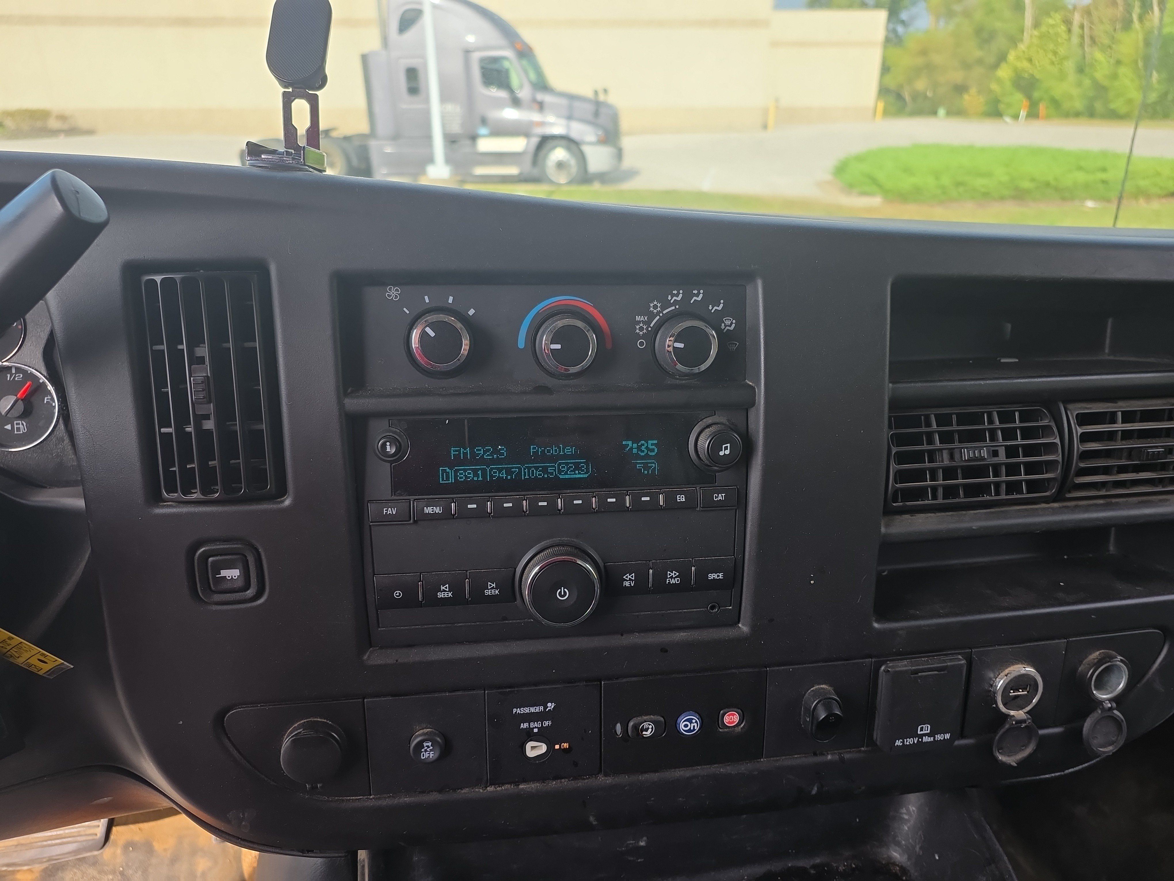 Used 2019 Chevrolet Express 3500 w/ Power Convenience Package RWD image 14