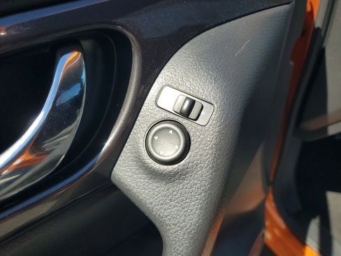 Certified 2020 Nissan Rogue SV image 12