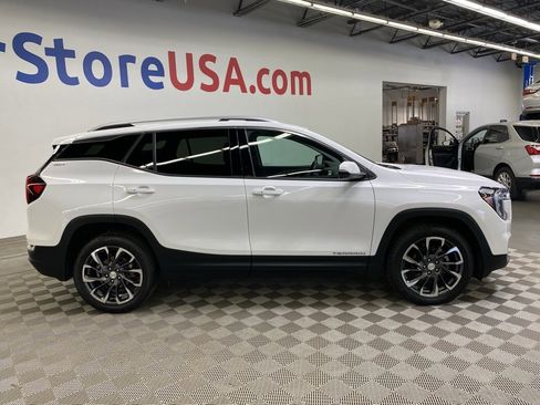 Used 2022 GMC Terrain SLT image 11