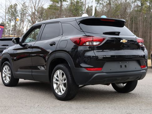 Used 2024 Chevrolet TrailBlazer LS w/ LS Convenience Package image 3