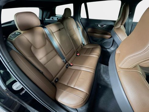 Used 2025 Volvo V60 B5 Cross Country Plus image 29