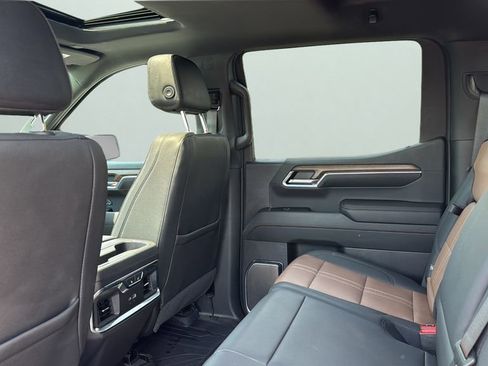 Used 2024 Chevrolet Silverado 1500 High Country w/ High Country Premium Package AWD/4WD image 15