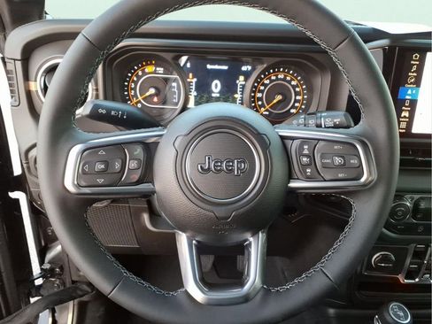 New 2026 Jeep Wrangler Unlimited Sahara AWD/4WD image 19
