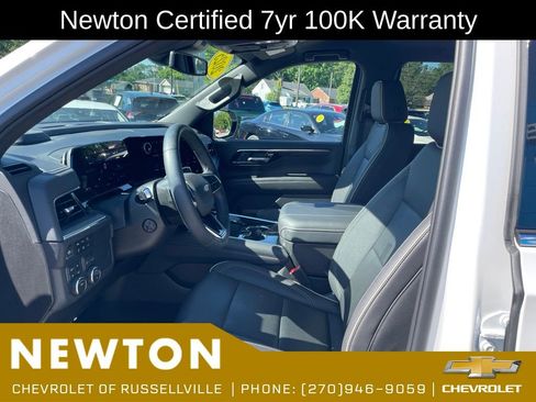 Used 2025 Chevrolet Tahoe Premier AWD/4WD image 4