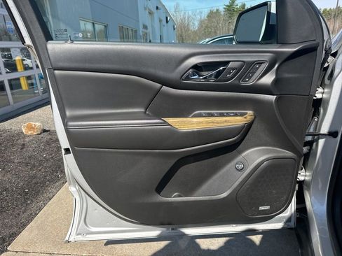 Used 2017 GMC Acadia Denali w/ LPO, Cargo Package AWD/4WD image 16