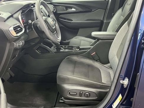 Used 2022 Chevrolet TrailBlazer LT FWD image 13