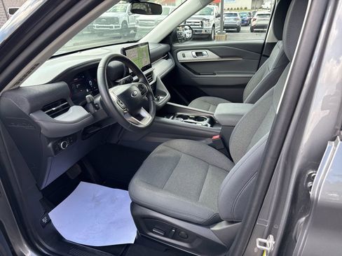 Used 2025 Ford Explorer Active AWD/4WD image 22
