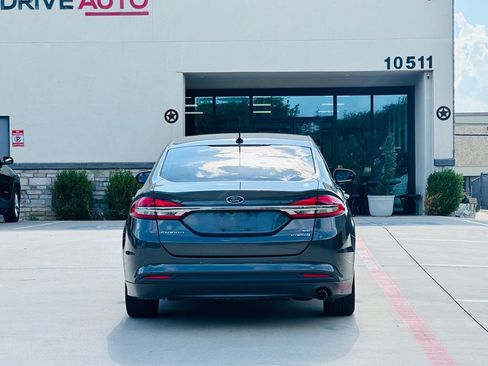 Used 2017 Ford Fusion SE FWD image 9