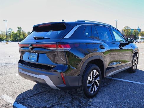 Certified 2025 Volkswagen Tiguan S image 5