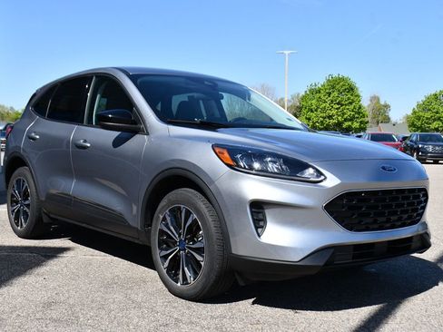 Used 2022 Ford Escape SE w/ SE Sport Appearance Package AWD/4WD image 9