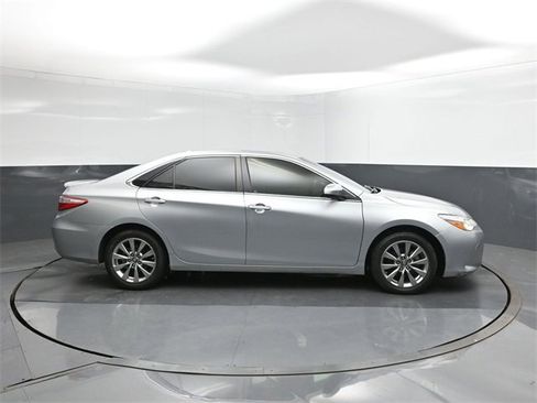 Used 2016 Toyota Camry XLE image 26