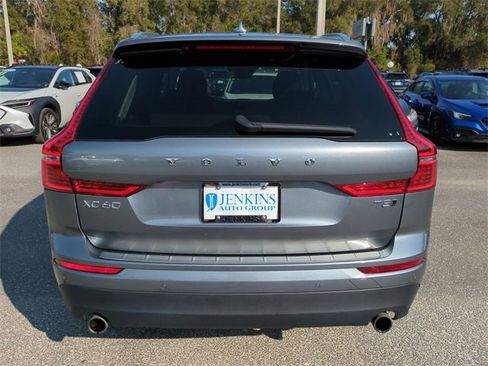 Used 2021 Volvo XC60 T5 Momentum w/ Premium Package image 5