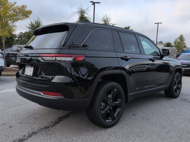 New 2027 Jeep Grand Cherokee Limited w/ Limited Altitude Package AWD/4WD image 4