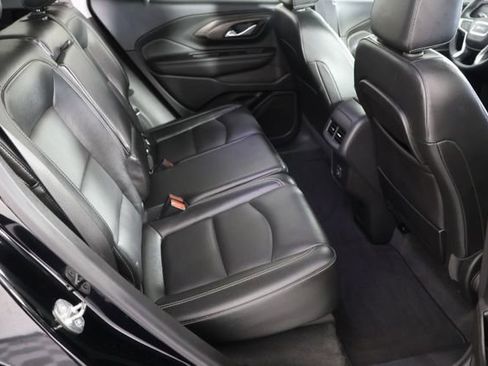 Used 2024 GMC Terrain SLT image 22