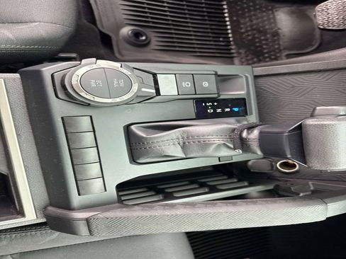 Used 2024 Toyota Tacoma SR5 AWD/4WD image 24