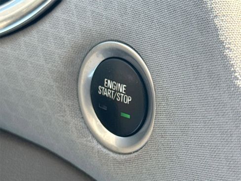 Used 2018 Chevrolet Malibu LT FWD image 30