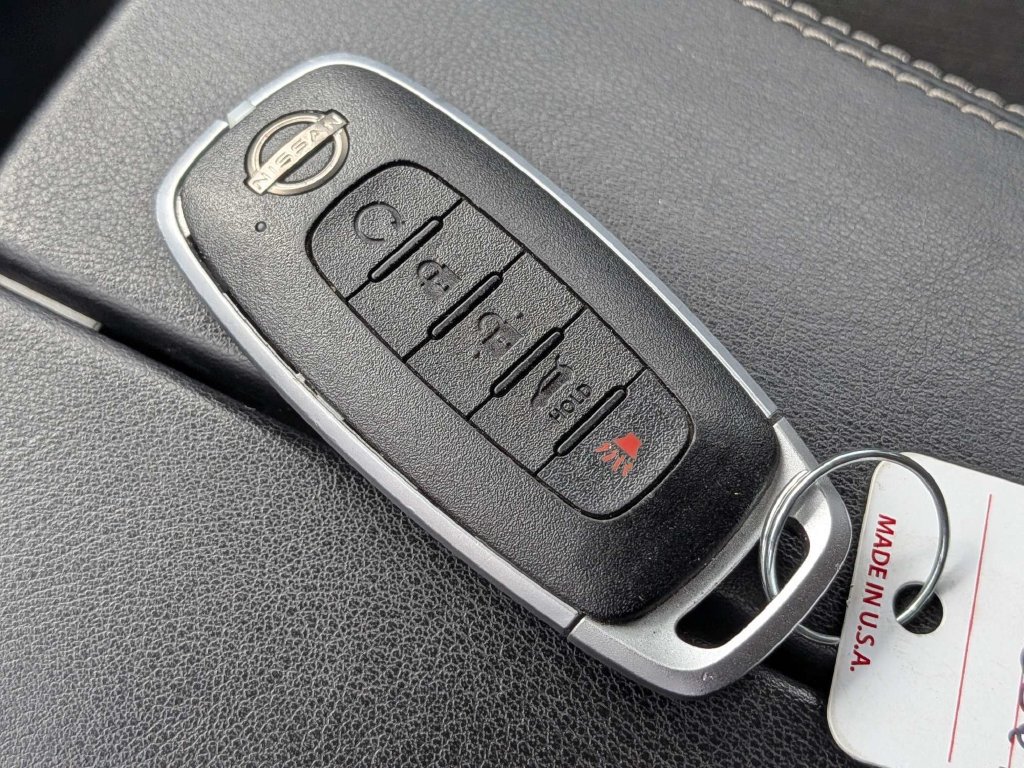 Used 2025 Nissan Rogue SV FWD image 26