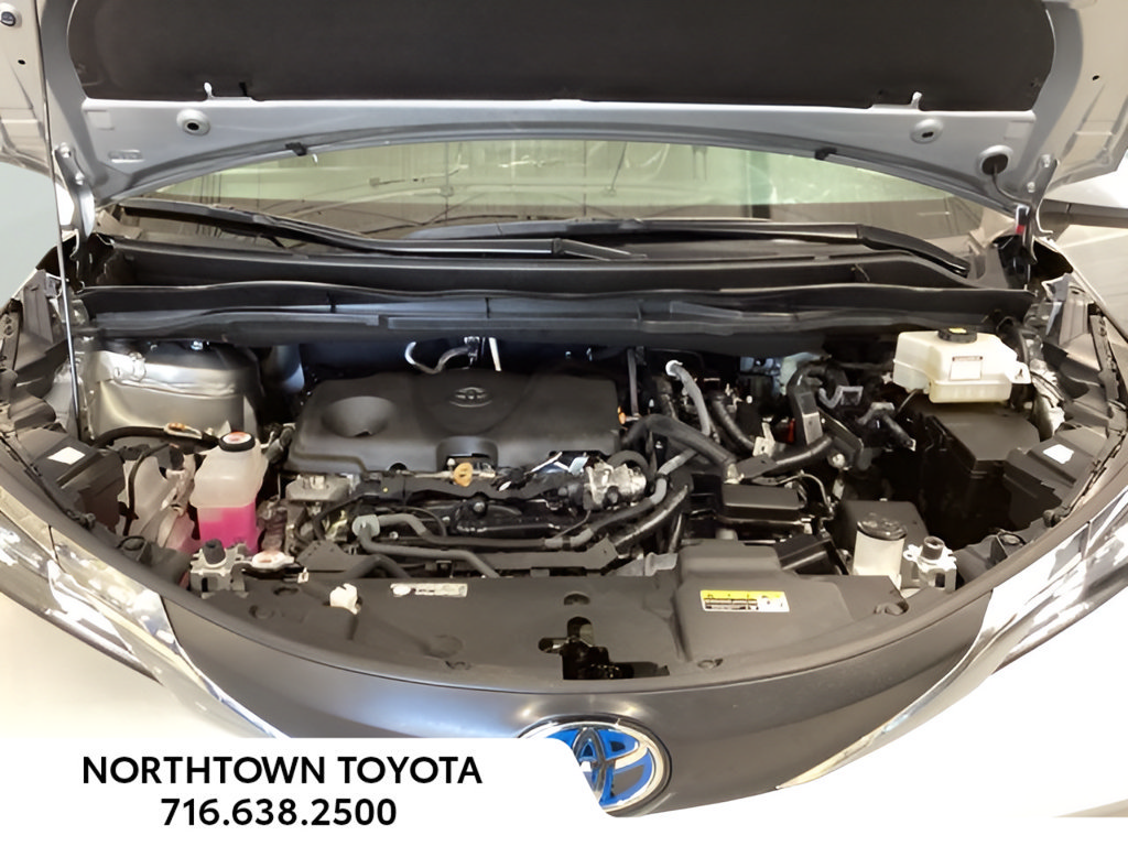 Used 2025 Toyota Sienna XLE FWD image 17