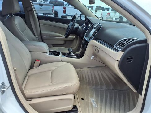 Used 2014 Chrysler 300 RWD image 19