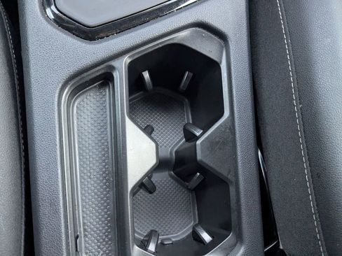 Used 2024 Volkswagen Taos SE image 23