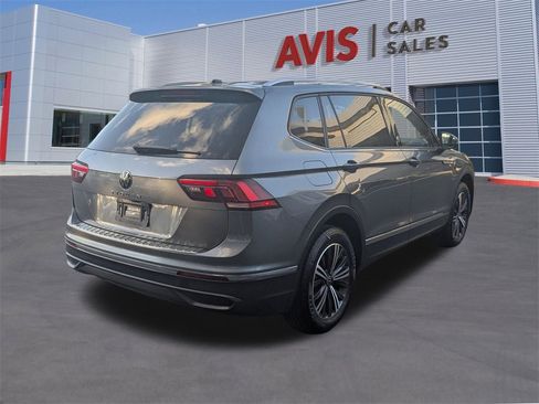 Used 2024 Volkswagen Tiguan SE image 6