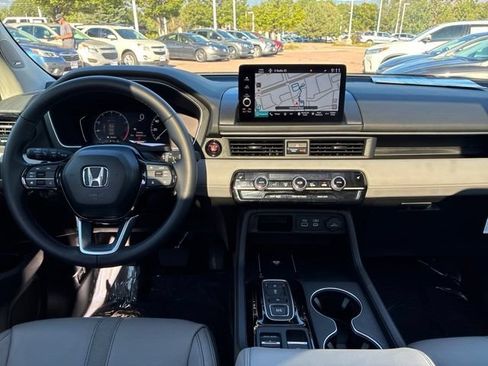 Certified 2025 Honda Pilot Touring image 27