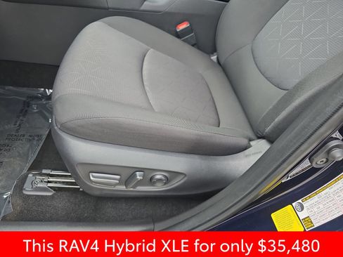 Used 2025 Toyota RAV4 XLE image 36