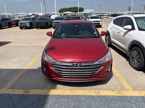 Used 2019 Hyundai Elantra SE w/ Cargo Package FWD image 2