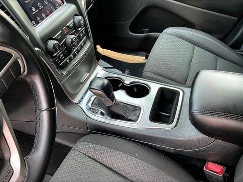 Used 2020 Jeep Grand Cherokee Laredo AWD/4WD image 18