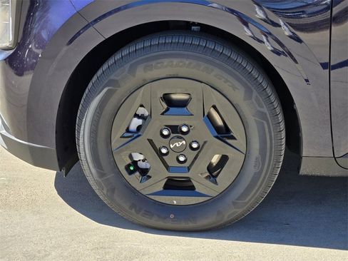 New 2026 Kia Carnival LX image 8