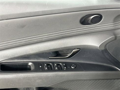 Used 2025 Hyundai Elantra SEL image 24