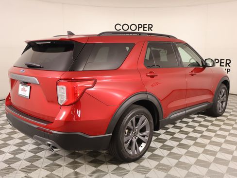Used 2022 Ford Explorer XLT w/ Equipment Group 202A image 22