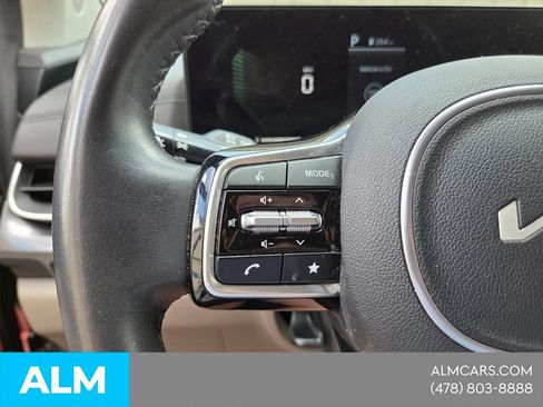 Used 2025 Kia Carnival FWD image 20