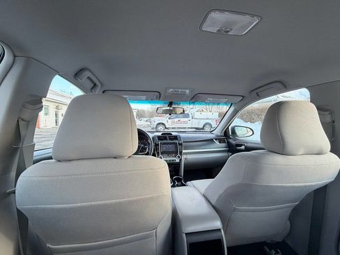 Used 2014 Toyota Camry LE image 12
