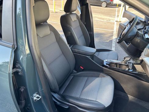 Used 2025 Chevrolet Trax LT image 30