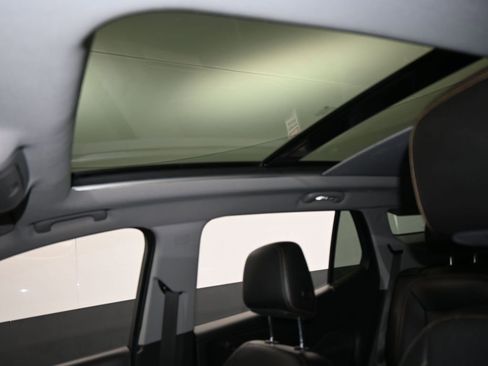 Used 2021 GMC Terrain SLT w/ Elevation Edition image 11