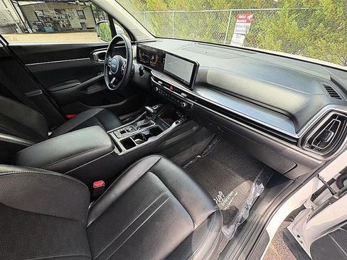 Used 2025 Kia Sorento S FWD image 33
