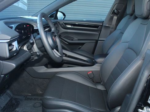 New 2026 Porsche Macan 4 Electric image 5