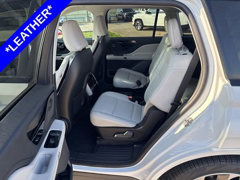 Used 2025 Lincoln Aviator AWD w/ Jet Appearance Package image 7