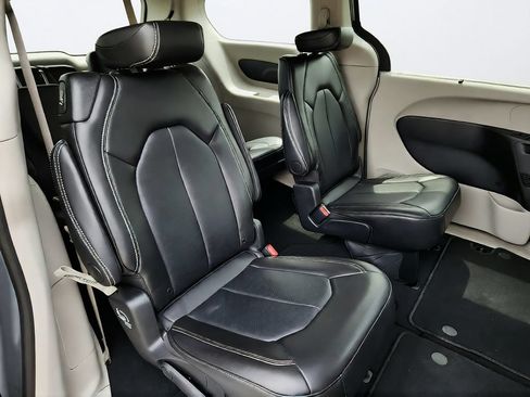 Used 2024 Chrysler Pacifica Touring-L FWD image 29